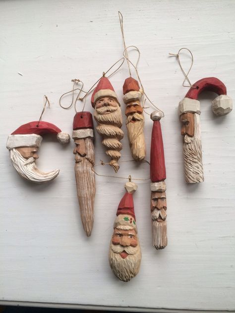 Diy Santa Ornaments, Rustic Christmas Decor Ideas, Tre Kunst, Whittling Projects, Rustic Christmas Decor, Santa Carving, Simple Wood Carving, Wooden Santa, Wood Carving Designs