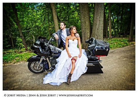 Motorcycle Wedding Ideas, Biker Wedding Dress, Motorcycle Wedding Pictures, Harley Davidson Wedding, Bike Wedding, Motorcycle Wedding, Biker Wedding, Indian Wedding Photographer, Harley Davidson Motorcycle