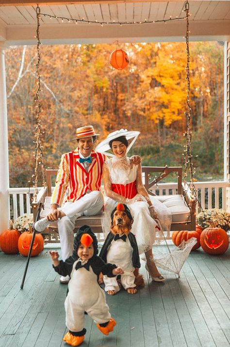 17 Adorable Halloween Couple Costume Ideas | The Regular Folks Costume Carnaval, Carnaval Costume, Baby Kostüm, Halloween Costumes For 3, Disney Halloween Costumes, Family Family, Group Halloween Costumes, Fantasias Halloween, Family Costumes