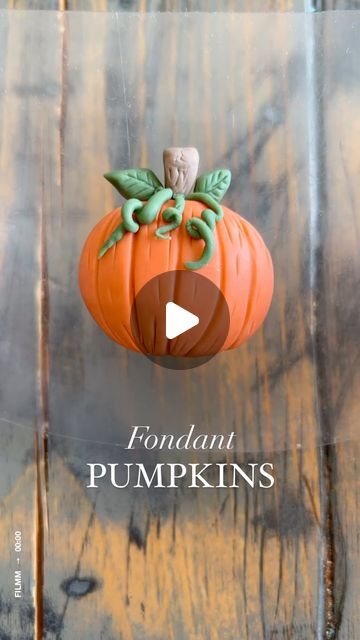 Fondant Pumpkin Cake, How To Make Fondant Pumpkins, Fondant Pumpkin Tutorial, Pumpkin Fondant, Fondant Pumpkins, Halloween Fondant Cake, Pumpkin Topper, Halloween And Fall, How To Make Pumpkin