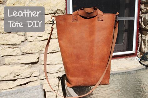 DIY Leather Tote - full tutorial. FOLLOW me personally if you like it - I made this tutorial. Holly * Diy Leather Tote, Leather Glue, Sacs Tote Bags, Leather Store, Diy Leather Bag, Simple Tote, Diy Handbag, Simple Leather, Sewing Leather