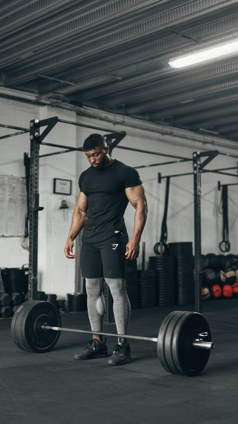 Gymshark Athlete, Obi Vincent wearing the Eaze T-Shirt, Ark Shorts and Men's Flex Leggings whilst working out. #workout#men #health #fitness #mensworkout Obi Vincent, Fitness Body Men, Gymshark Athlete, Gym Photoshoot, Gym Photography, Gym Outfit Men, Gym Photos, Flex Leggings, Fitness Photoshoot