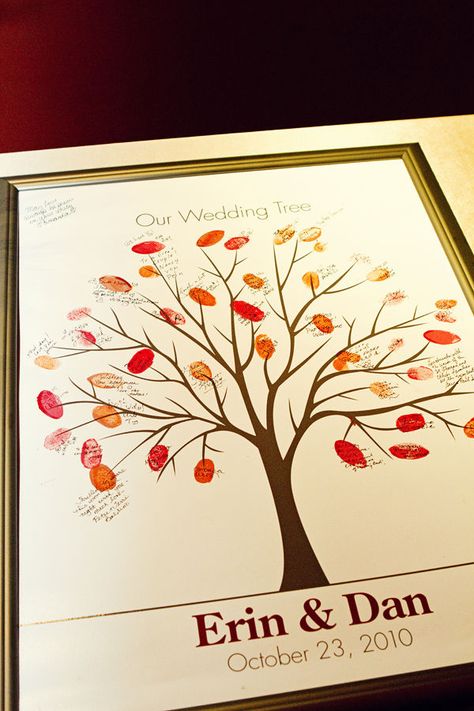 This is a thumb print Wedding Tree - but could do it with a Family Tree too! Guess Book, Creative Guest Book, Autumn Wedding Food, Fingerprint Wedding, Reception Activities, Wedding Extras, Autumn Wedding Reception, Thumb Print, Wedding Tree