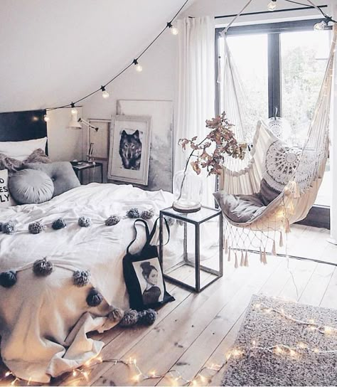 See this Instagram photo by @talinegabriel • 16.2k likes Bohemian Bedrooms, Design Ložnic, Interior Boho, Dekorasi Kamar Tidur, Room Goals, Bedroom Goals, Bohemian Bedroom, House Room, Home Design Decor