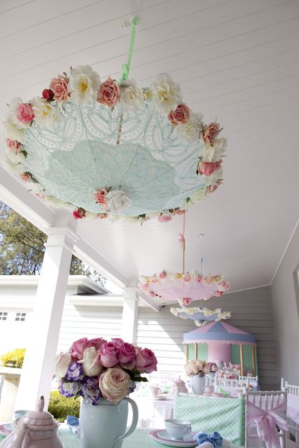 I love the lace umbrellas, you can do so much with them to create a unique decor item for your wedding or bridal shower Mary Poppins Party, Tricia Guild, Balkon Decor, Decoration Shabby, Vintage Tea Party, Tea Party Bridal Shower, Fiesta Baby Shower, Tea Party Garden