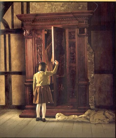 Narnia Closet, Narnia Wardrobe, Lion Witch Wardrobe, Narnia Movies, Narnia 3, Wardrobe Door, C S Lewis, Chronicles Of Narnia, Fantasy Aesthetic