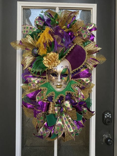 Mardi Gras House Decorations, Farmhouse Mardi Gras Decor, Diy Mardi Gras Wreath, Mardi Gras Wreaths For Front Door Diy, Mardi Gras Wreaths, Mardi Gras Wreaths For Front Door, Teardrop Wreath, Mexico Crafts, Mardi Gras Activities