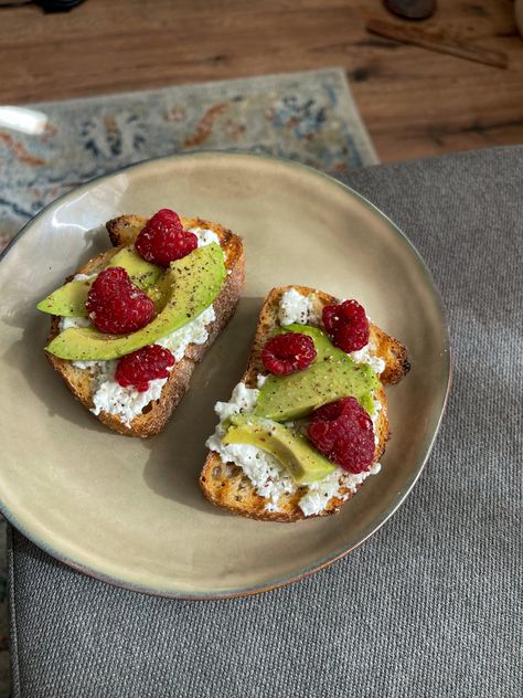 Avocado Toast Lunch, Salad Recipes Avocado, Breakfast Bowl Healthy, Toast Aesthetic, Avocado Salads, Toast Avocado, Recipes Avocado, Avocado Salad Dressing, Avo Toast