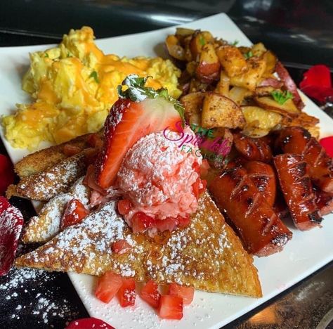 Breakfast Plates Black People, Soul Food Dinner, Instagram Breakfast, Food Babe, Delicacy Food, Food Therapy, Yummy Comfort Food, Food Drinks Dessert, Food Recepie