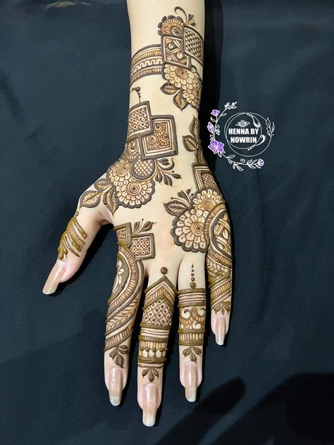 Muslim Mehendi Designs, Arebic Mhendi Design Back Hand, Square Mehendi Design, Square Henna Design, Square Mehndi Designs, Back Hand Mehndi Designs Arabic, Mehndi Designs For Hands Arabic, Trendy Mehndi Designs, Short Mehndi Design