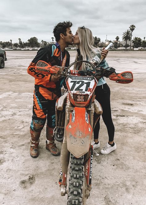 @josear721x dirt bike off-road couple motorcycle championship desert racing iron man Couple Motorbike, Dirt Bike Couple, Couple Motorcycle, Motocross Couple, Couple Motard, Country Couple Pictures, Desert Racing, Motocross Girls, Country Relationship Goals