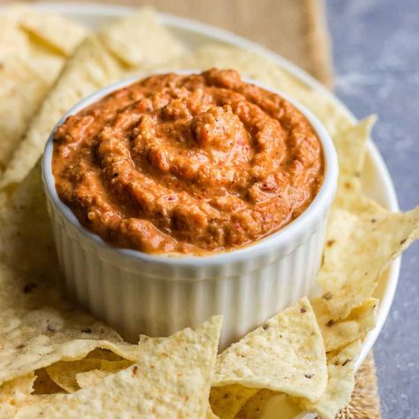 Muhammara Dip, Muhammara Recipe, Healthy Dip Recipes, Lavender Macarons, Spicy Appetizers, Appetizers For A Crowd, Healthy Dips, Vegetarian Appetizers, Favorite Appetizers