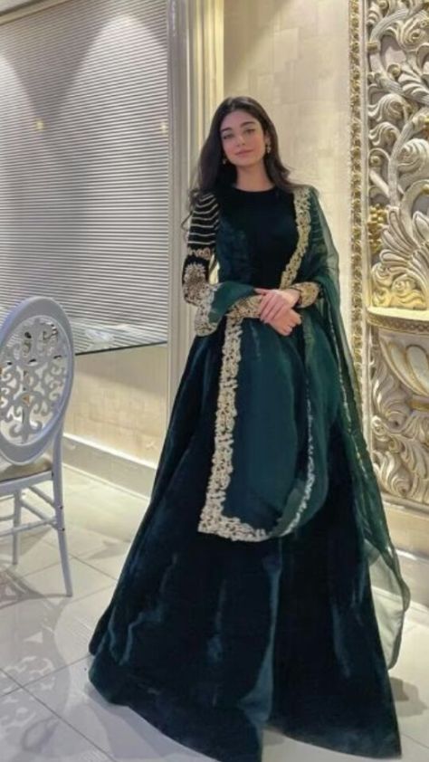 Fashion Abaya, Velvet Dress Designs, Suit Collection, Pakistani Fancy Dresses, Pakistani Fashion Party Wear, Beautiful Pakistani Dresses, Salwar Kamiz, Bridal Dress Fashion, Indian Dresses Traditional