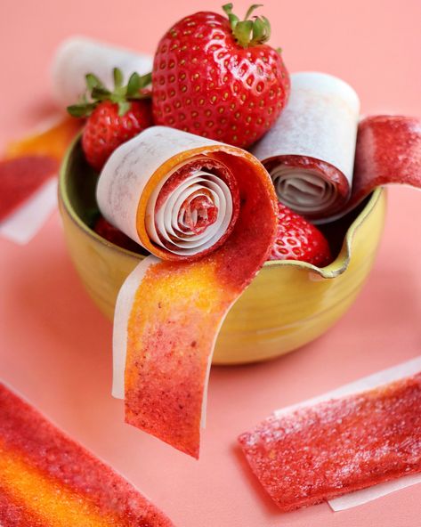 Fruit Roll Ups Homemade, Strawberry Roll Ups, Fruit Leather Dehydrator, Dehydrator Recipes Fruit, Fruit Leathers, Fruit By The Foot, Strawberry Roll, Homemade Fruit Leather, Frozen Fruit Recipes