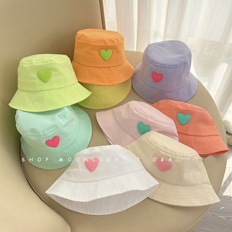 Cute Summer Hats, Fakta Virgo, Bucket Hat Aesthetic, Mlb Shoes, Peony Aesthetic, Kids Short Hair Styles, Cute Beret, Pola Topi, Rose Adidas