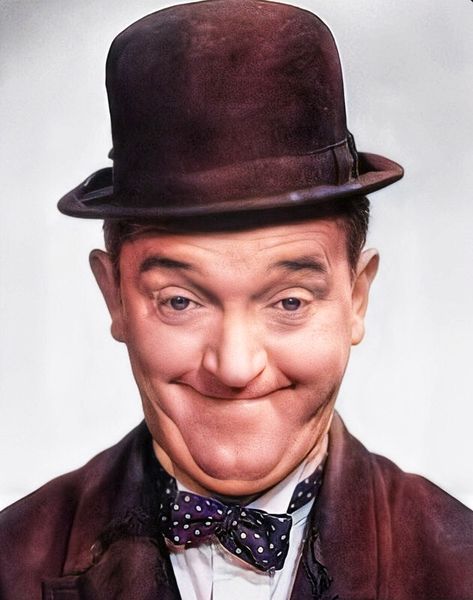 Portrait Photography Men, Laurel And Hardy, Followers On Instagram, Celebrity Caricatures, Beige Blonde, Face Photography, Celebrity Portraits, Famous Men, Face Expressions