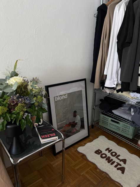 Room Decor Frank Ocean, Frank Ocean Apartment, Frank Ocean Aesthetic Room, Frank Ocean Decor, Frank Ocean Room Decor, Frank Ocean Bedroom, Room Inspo Men, Frank Ocean Room, Poster Room Aesthetic