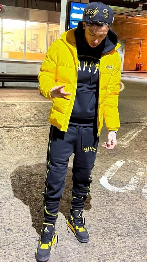 Roadman Uk, Cold Streetwear, Trapstar Drip, Jeans And Jordans, Nike Tech Fleece Outfit Men, How To Style Jordans, Rap Clothes, D Block Europe, Grm Daily