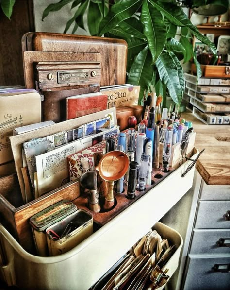 40  Of The Most Fabulous Raskog IKEA Hacks Raskog Ikea, Raskog Cart, Ikea Raskog, Office Supplies Gift, Cool Office Space, Art Studio Space, Art Studio Organization, Art Studio Room, Art Studio Design