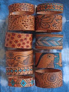 pulseiras Art Du Cuir, Diy En Cuir, Leather Jewellery, Wood Burning Crafts, Leather Carving, Wood Burning Art, Leather Art, Leather Bracelets, Leather Cuffs Bracelet