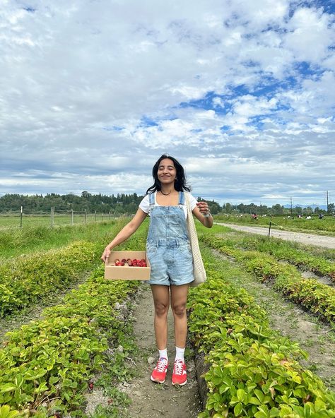 strawberry picking, horses, country side drives.. all things that make me happy 🍓🍓🐴🥹 shortalls outfit - @lulus #lulusambassador #lovelulus slide to see the baby horse! 🥹 pinterest aesthetic, pinterest inspired, pinterest outfits, pinterest style, summer outfit inspo, summer ootd, summer outfit ideas, summer fashion inspo, free people, summer aesthetic, denim overalls outfit, casual chic, casual outfits, casual outfit ideas, everyday outfits, red sneakers, red adidas #summerootd #summerout... Strawberry Farm Outfit, Cute Strawberry Picking Outfits, Strawberry Picking Aesthetic, Strawberry Picking Aesthetic Friends, Strawberry Picking Outfit, Chic Casual Outfits, Casual Strawberry Print T-shirt For Summer, Denim Overalls Outfit, Shortalls Outfit