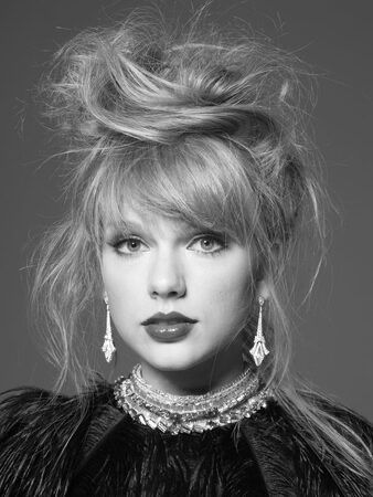 Taylor Swift Photoshoot, Estilo Taylor Swift, Taylor Swift Cute, Swift Photo, Elle Magazine, Taylor Swift Wallpaper, Long Live Taylor Swift, Taylor Swift Fan, Live Taylor