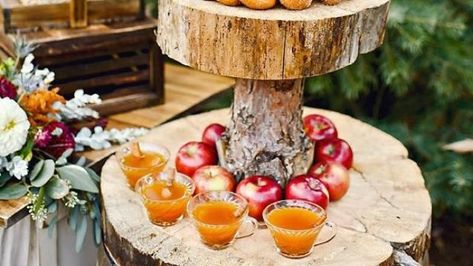 Check out these super cute fall wedding ideas for pulling off an apple cider bar at your fall wedding Apple Cider Bar Ideas, Cider Bar Ideas, Apple Cider Display, Apple Cider And Donut Bar, Apple Cider At Wedding, Apple Cider And Donuts, Apple Cider Floats, Apple Cider Bar, Fall Wedding Trends