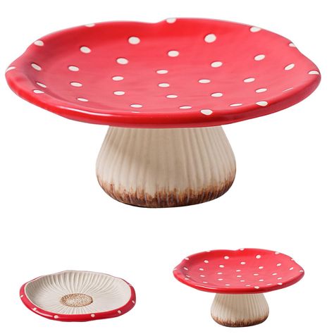 Mushroom Cake Stand, Stoneware Clay Projects, Mushroom Table Setting, Cute Serving Dishes, Mushroom Table Decor, Food Shaped Decor, Ceramic Pie Dish, Mushroom Tablescape, Cottagecore Dishes