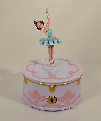 Tinker Bell Fairies, Tinkerbell Toys, Ballerina Box, Fairies Movie, Disney Fairies Pixie Hollow, Music Box Ballerina, Ballerina Jewelry Box, Tinkerbell And Friends, Night Sky Painting