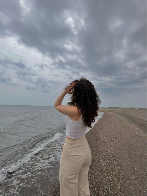 #aesthetic #curly Curly Hair Back View Aesthetic, Mixed Woman Aesthetic, Curly Hair Girls Aesthetics, Curly Hair Photos Instagram, Curly Hair Women Aesthetic, Curly Hair Aesthetic Pictures, Curly Haired Girl Aesthetic, Curly Hair Photo Ideas, Curly Hair Instagram Pictures