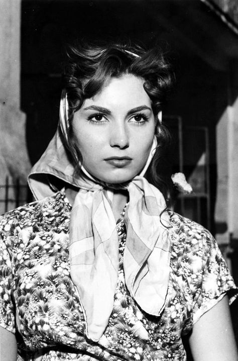 Rosanna Schiaffino, Silk Headscarf, Tie Scarf, How To Wear Scarves, Vintage Beauty, Real Women, Silk Scarves, Head Scarf, Classic Style