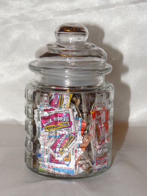 Our Guessing Jar!  In an attempt to give every student a chance to shop in the box tops store- each month the students get to guess how many expired box tops are in the jar.  Each student gets one guess, then if they shop in the store they get another one.  The closest with out going over wins 100 box tops to spend in the store!  It's done each month and it's a huge hit so far! Guessing Jar, Pto Meeting, Pta Board, Pto Board, Pta Membership, Pta Events, School Table, Pto Today, Jars Ideas