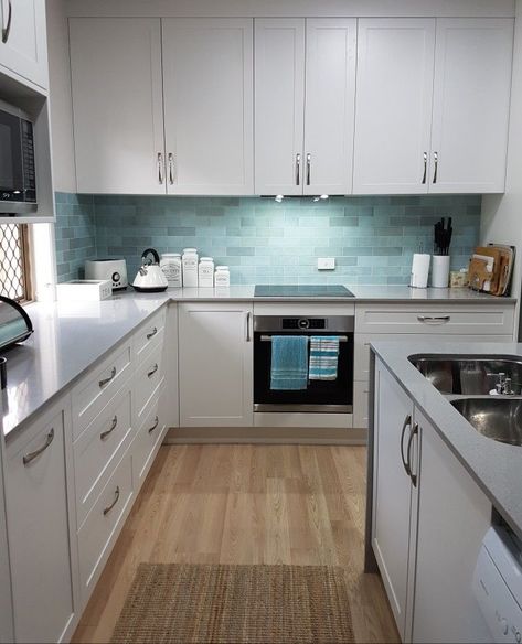 White Kitchen With Aqua Backsplash, Grey And Aqua Kitchen, Aqua Backsplash Kitchen, Modern Kitchen Splashbacks, Modern Kitchen Tiles, Backsplash Kitchen White Cabinets, Grey Shaker Kitchen, Aqua Tiles, Kitchen Cabinets Color Combination