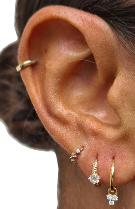 Helix And Conch Piercing Together, Minimal Ear Piercing Ideas, Triple Love Piercing Ideas, Ear Piercing Both Ears, Triple Lobe Piercing Stack, Three Piercings Ears Ideas, Earring Stacks 3 Holes, Four Ear Piercings, Ear Piercings 2