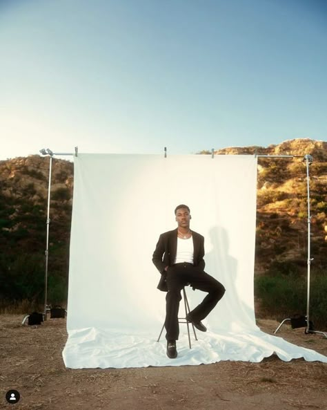 Gang Love, Outdoor Backdrops, Shooting Studio, Photoshoot Backdrops, Photos Aesthetic, Creative Photoshoot Ideas, Men Photoshoot, Mens Editorial, Outdoor Shoot