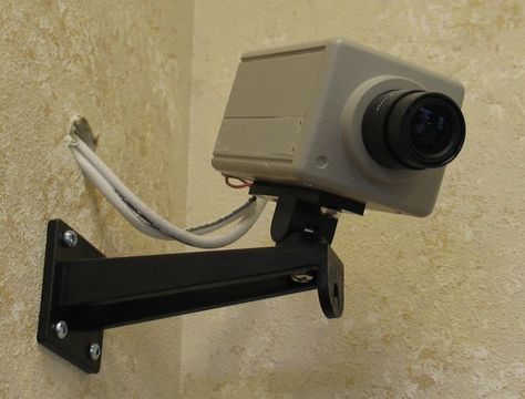 A home security camera Security Camera Hidden, Tv Camera, Covert Cameras, Security Camera Installation, Home Security Tips, Wireless Home Security Systems, Best Home Security, Wireless Home Security, Cctv Security Cameras