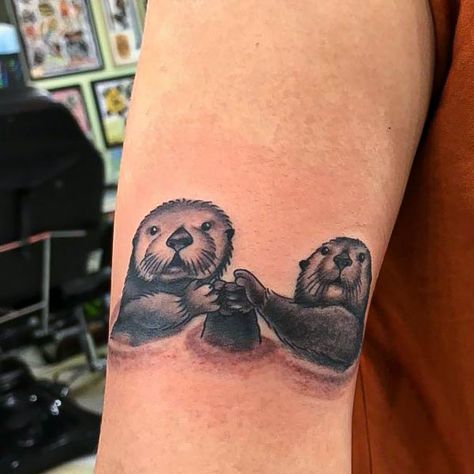 Otter Tattoo Holding Hands, Otters Tattoo, Sea Otter Tattoo, Otter Tattoos, Holding Hands Tattoo, Tattoo American Traditional, Otter Family, Tattoo Sea, Otter Tattoo