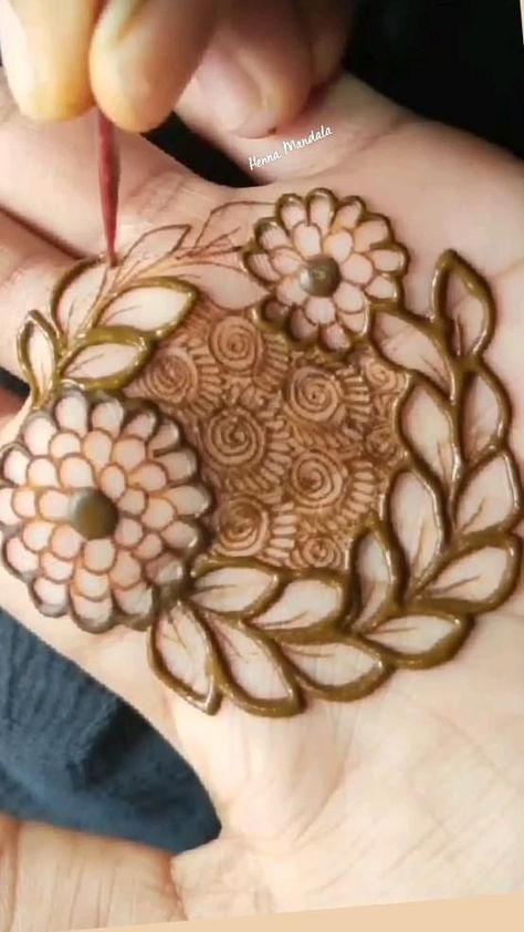 Lotus Flower Mehndi Design, Lotus Flower Mehndi, Mandala Mendhi, Lotus Mehndi Design, Flower Mehndi Design, Mehndi Tutorial, Flower Mehndi, Henna Mandala, Mehndi Designs Bridal Hands