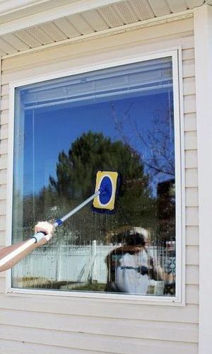 Streak Free Window Cleaner Diy, Diy Window Cleaner For Outside, Outdoor Window Cleaner Homemade, Outside Window Cleaner, Diy Outside Window Cleaner, Diy Outdoor Window Cleaner, Outdoor Window Cleaner, Window Cleaner Streak Free, Outdoor Window Cleaner Streak Free