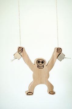 Climbing Gorilla Toy.    Instructions: http://www.sciencetoymaker.org/climb/assembl.html Animal Cutouts, Making Wooden Toys, Wooden Toys Plans, Dremel Wood Carving, Homemade Toys, Wood Shop Projects, Toy Design, Handmade Kids, Wooden Projects