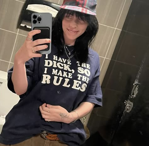 Billie Eilish Outfits, Best T Shirt, Your Back, Favorite Person, The Rules, Billie Eilish, Favorite Celebrities, Celebrity Crush, بلاك بينك