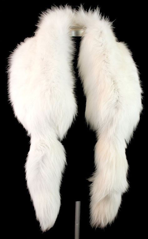 White Fur Stole, Fur Coat Drawing, Fur Scarf Outfit, White Fur Scarf, Fur Coat White, Scarf Aesthetic, Fur Pelt, Fox Stole, White Stole