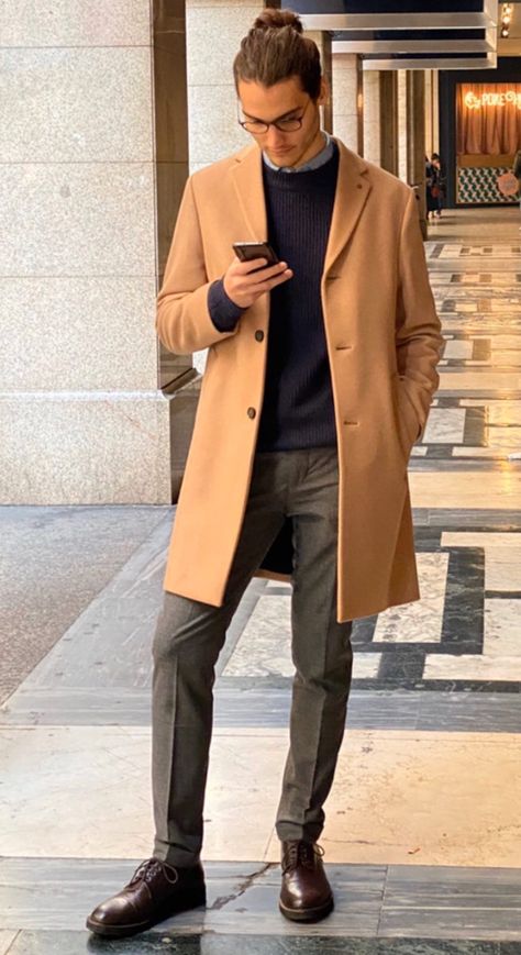 Camel Coat Men, Camel Jacket Outfit, Business Casual Men Outfits, Beige Coat Outfit, Men's Outfits By Pattern, Overcoat Men, Office Men, Business Jacket, Stylish Winter Outfits