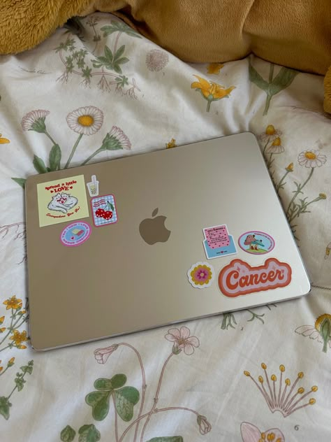 Macbook Sticker Case, Stickered Laptop, Laptop With Stickers Aesthetic, Macbook Aesthetic Stickers, Macbook With Stickers, Macbook Stickers Ideas, Macbook Stickers Aesthetic, Macbook Manifestation, Macbook Air Aesthetic