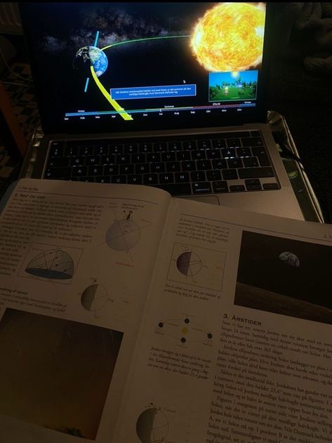 Astronomy Aesthetic Study, Space Study Aesthetic, How To Study Astronomy, Astro Physics Aesthetic, Astronomy Aesthetic Room, Studying Astrophysics, Studying Astronomy, Astrophysicist Aesthetic, Study Astronomy