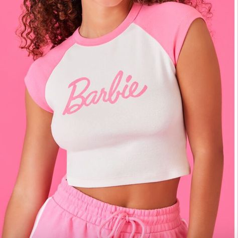 Brand New Barbie Baby Tee. Tags And Keychain Still Attached. From Forever 21 Barbie Collection. Barbie Graphic, Barbie Top, Fandom Outfits, Pink Crop Top, Western Boho, Raglan Tee, Barbie Collection, Knit Tees, Forever 21 Tops