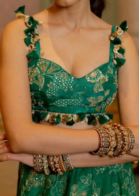 Featuring self woven Russian jacquard lehenga set paired with blouse and tissue base dupatta with antique gold resham and embellished hand work. Emerald Green Lehenga, Blouse Hand Work, Jacquard Lehenga, Lehenga And Blouse, Lehenga Pattern, Anarkali Dress Pattern, Green Lehenga, Padded Blouse, Lehenga Blouse