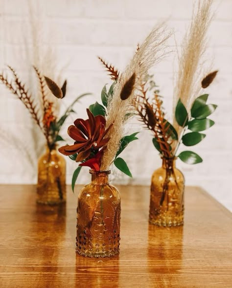 Fall Event Decor, Amber Glass Centerpiece, Event Decor Ideas, Bud Vase Centerpiece, Fall Wedding Color Schemes, Small Glass Vases, Fall Wedding Centerpieces, Decor 2024, Fall Events