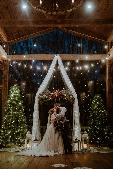 Christmas Wedding Themes, Christmas Wedding Inspiration, Winter Wedding Colors, Wedding Themes Winter, Winter Wedding Decorations, Wedding Altars, December Wedding, Winter Wedding Inspiration, Winter Wonderland Wedding