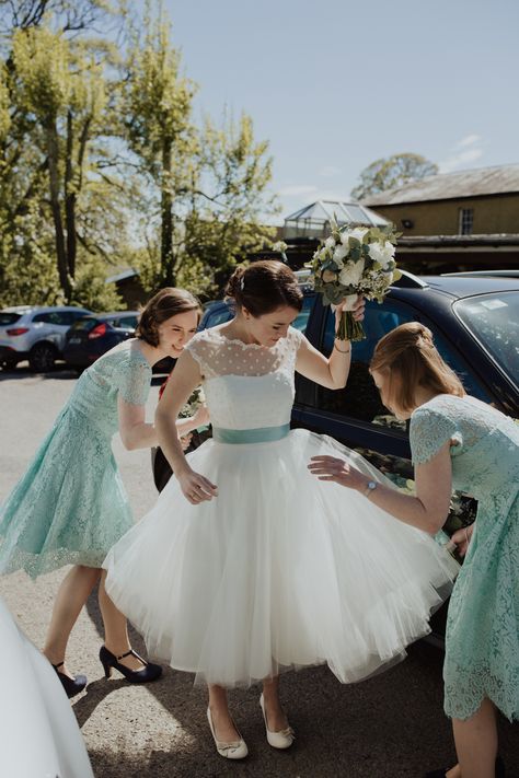 50s Bridesmaid Dress, Wedding Dress Green Accent, Vintage Tea Length Wedding Dress, 50s Style Wedding, 50s Style Wedding Dress, 50s Wedding Dress, Tea Length Wedding Dress Vintage, Short Wedding Dress Vintage, Wedding Dresses Short